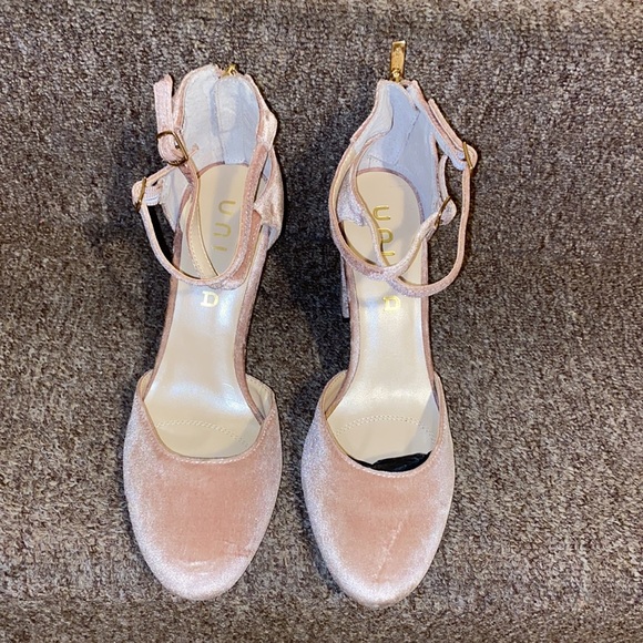 💖NWT Unisa Pearci Blush Velvet Pump - Picture 9 of 16